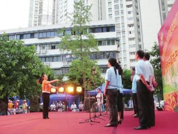 舞臺背后的掌舵者 資深“經(jīng)紀(jì)人”如何為演出保駕護(hù)航